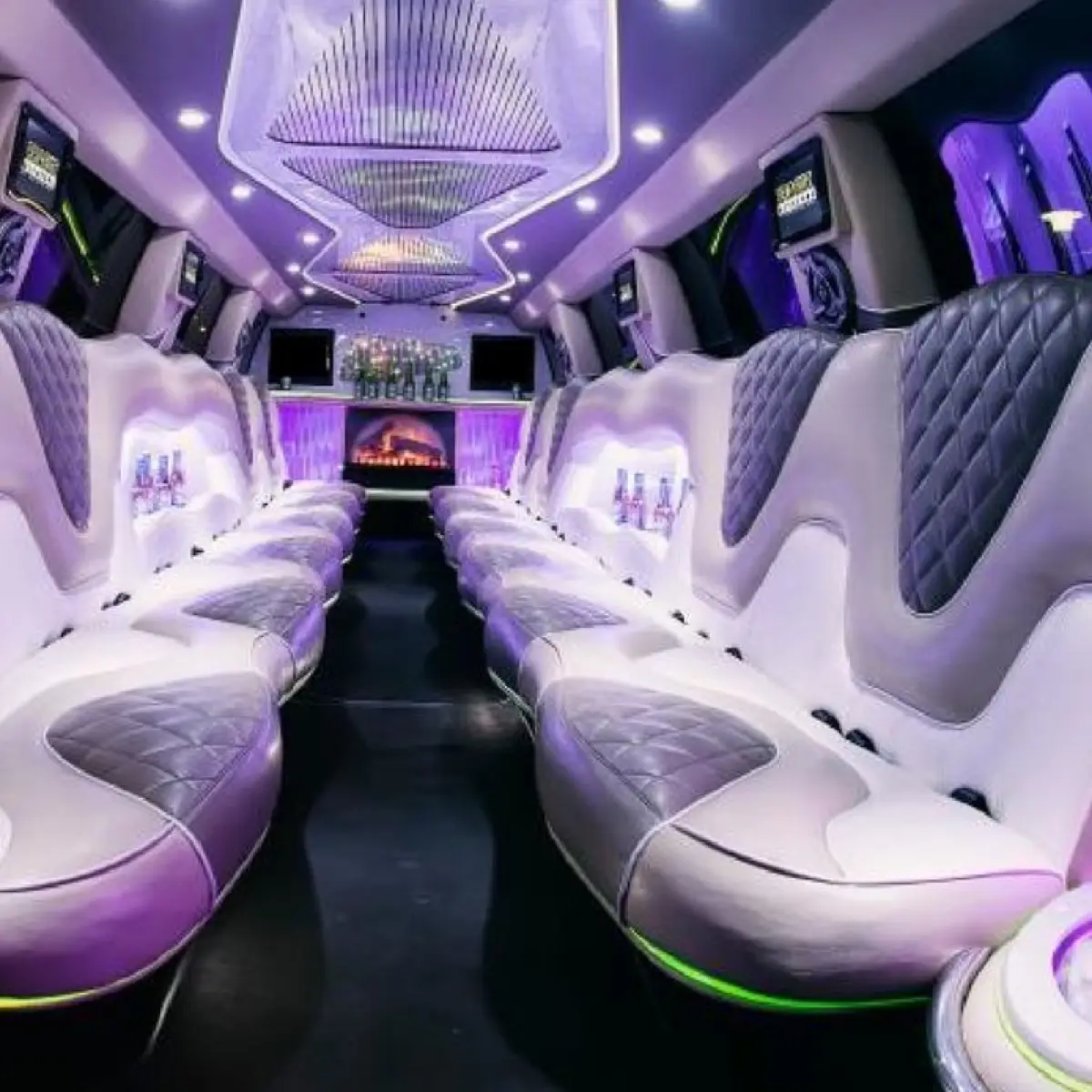 Cadillac limousine in Praag
