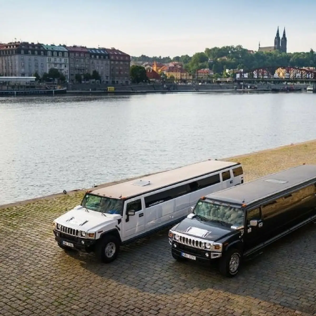 Hummer limousine in Praag