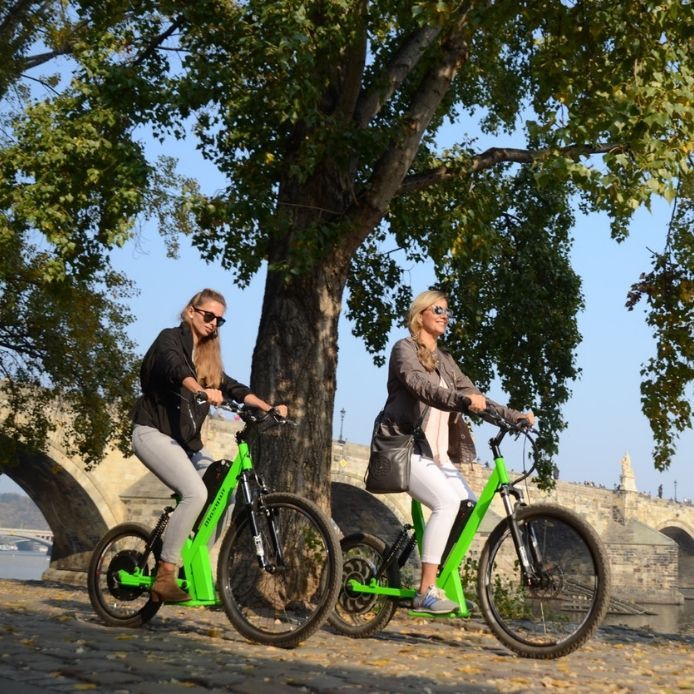 E-scooter en fat tire e-bike tour Praag - Afbeelding 7